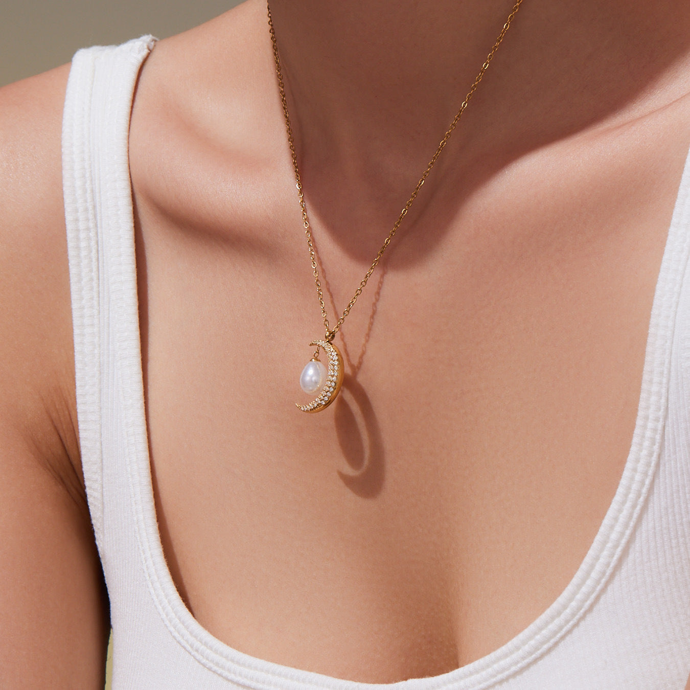 Golden moon pearl diamond necklace
