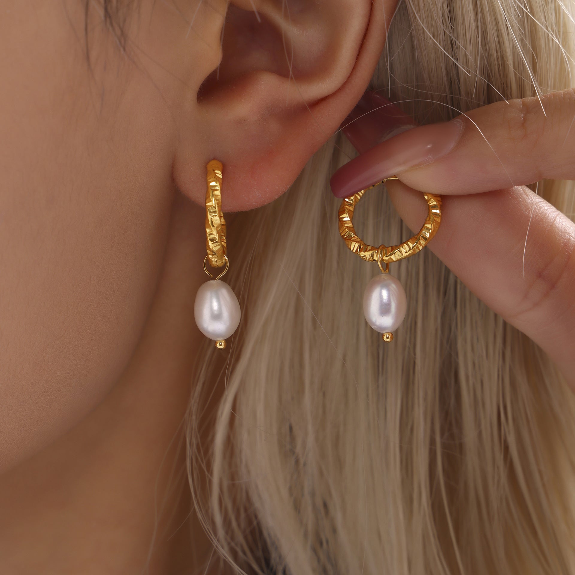 Gold circle pearl earrings